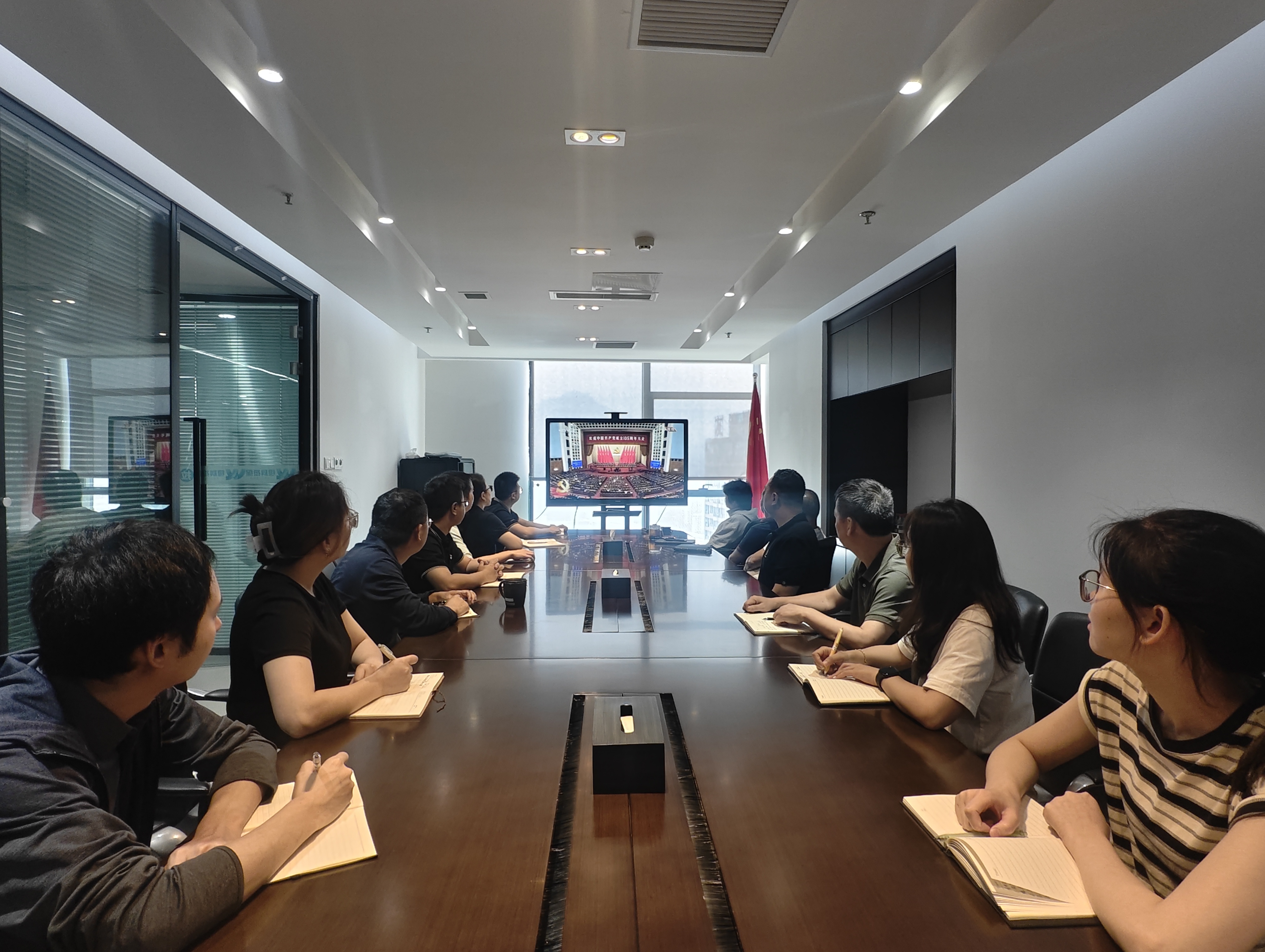 tapplay组织集中收看庆祝中国共产党成立105周年大会